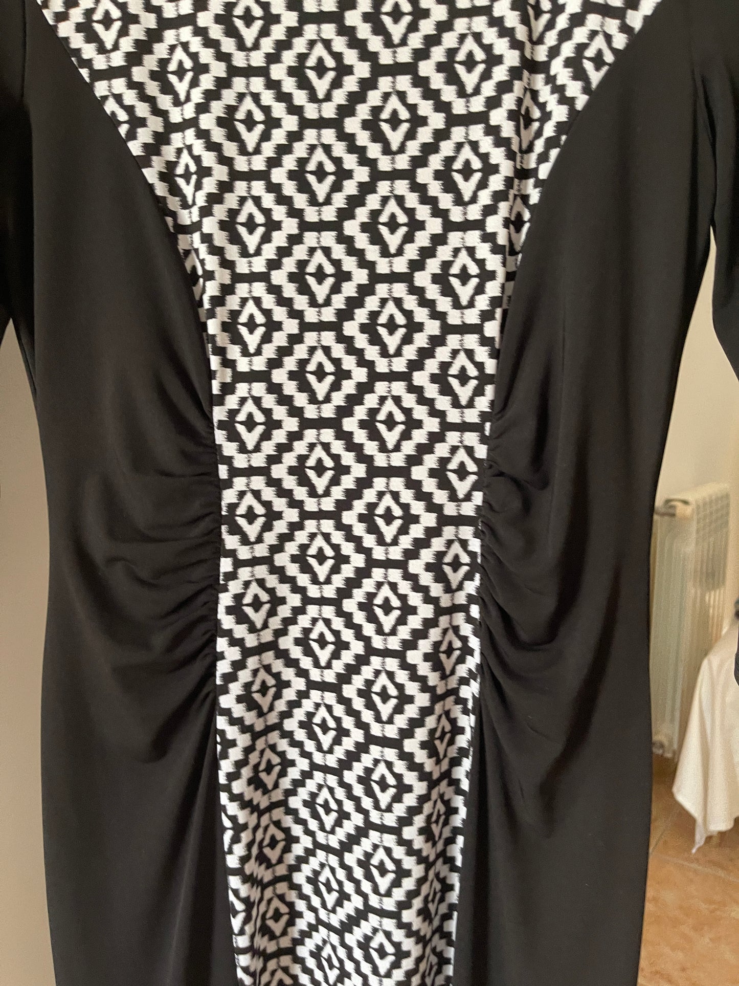 Rochie neagra cu imprimeu abstract alb marimea XL