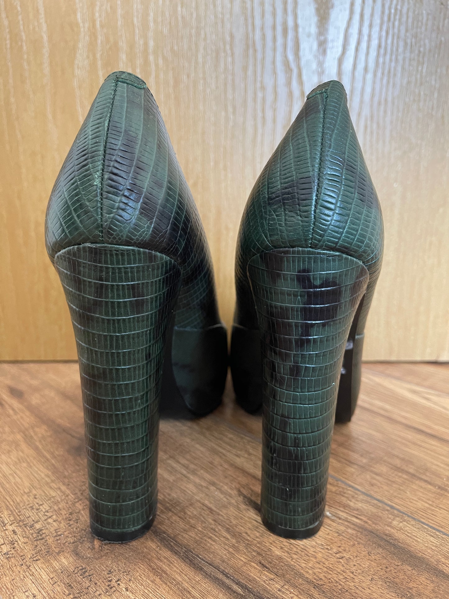 Pantofi verzi cu toc gros imitatie piele de crocodil marimea 40