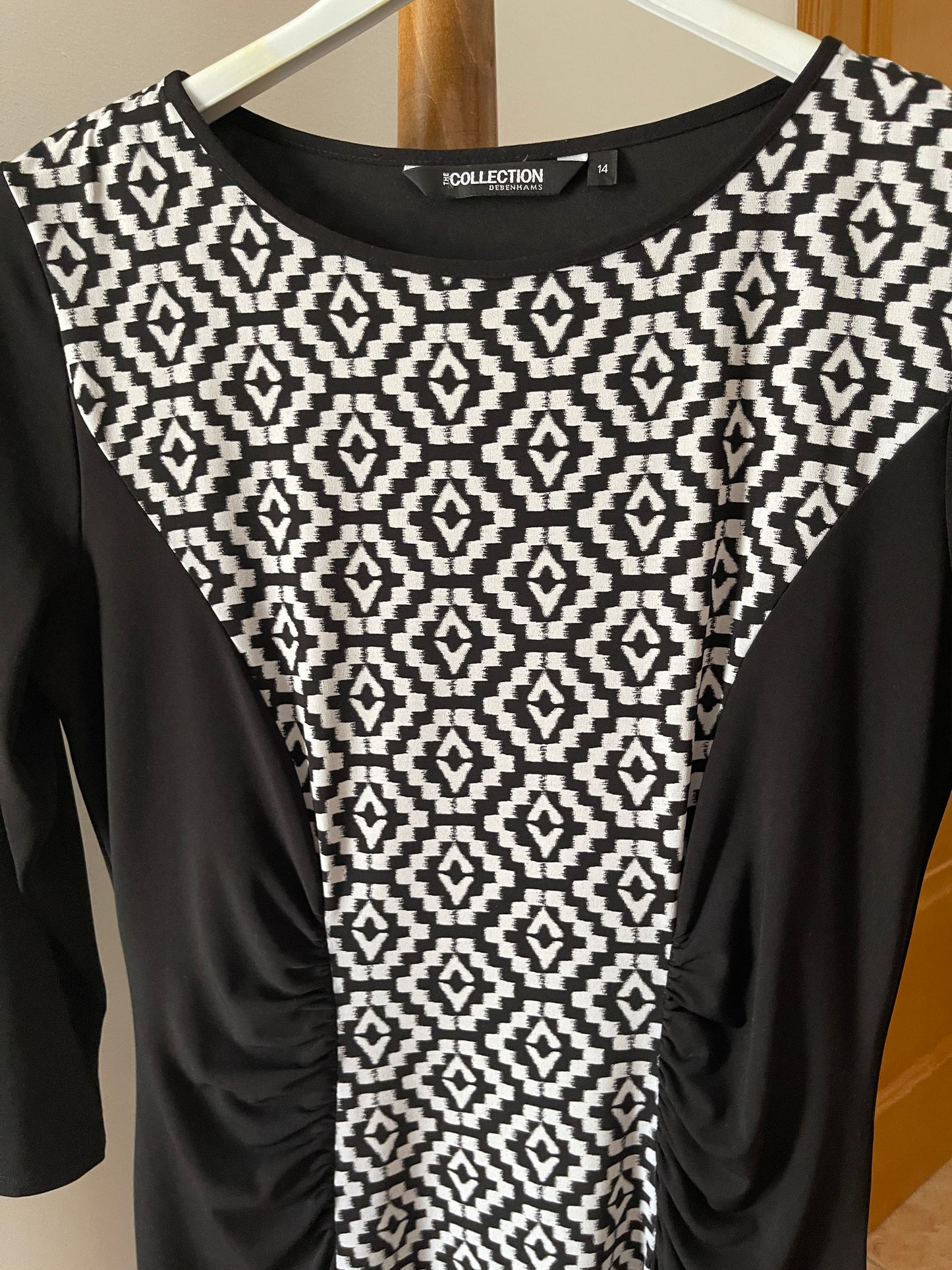 Rochie neagra cu imprimeu abstract alb marimea XL