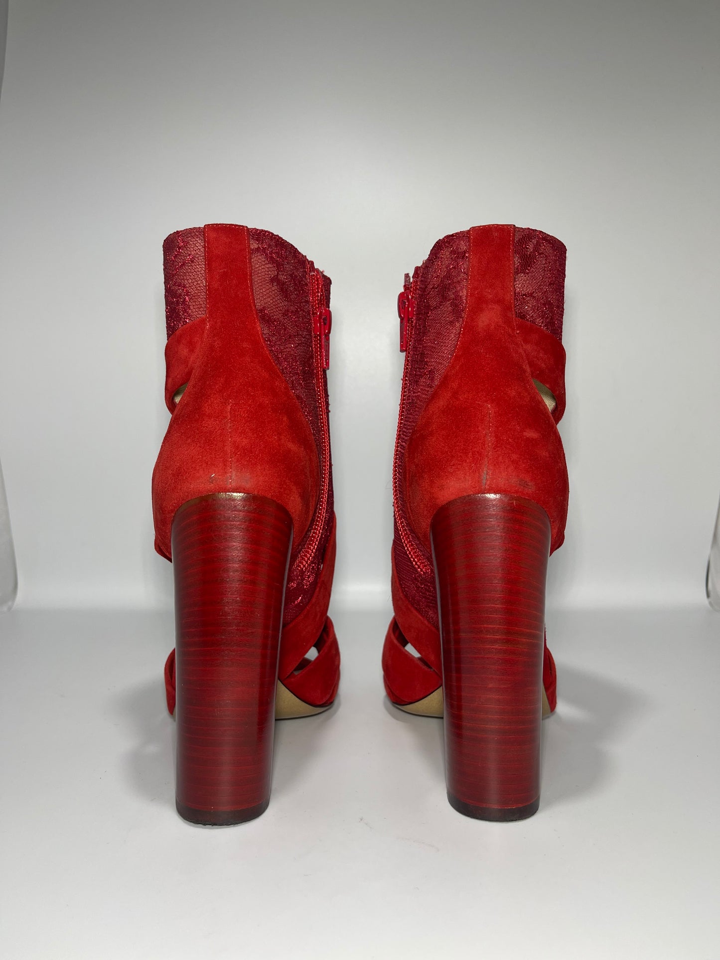 Sandale rosii cu toc detaliate cu dantela