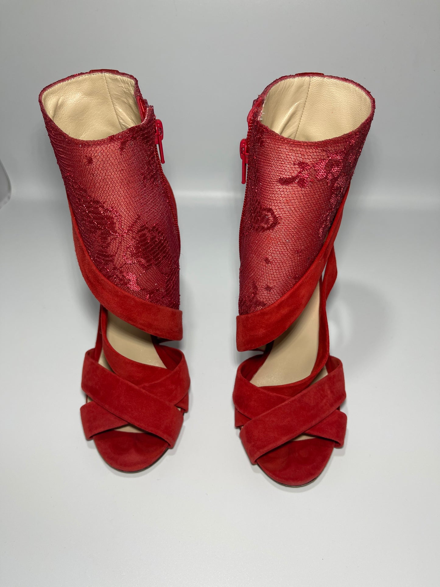 Sandale rosii cu toc detaliate cu dantela
